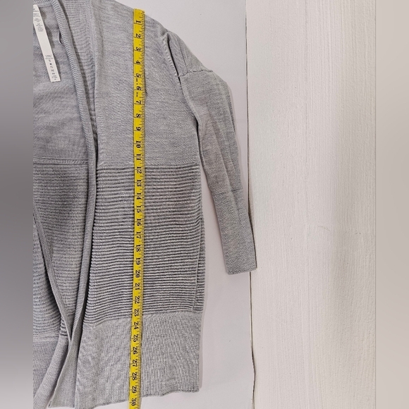 Lululemon Sit In Lotus Wrap II Merino Wool Ice Blue Gray Heather Cardigan Sz 6 - Picture 10 of 10